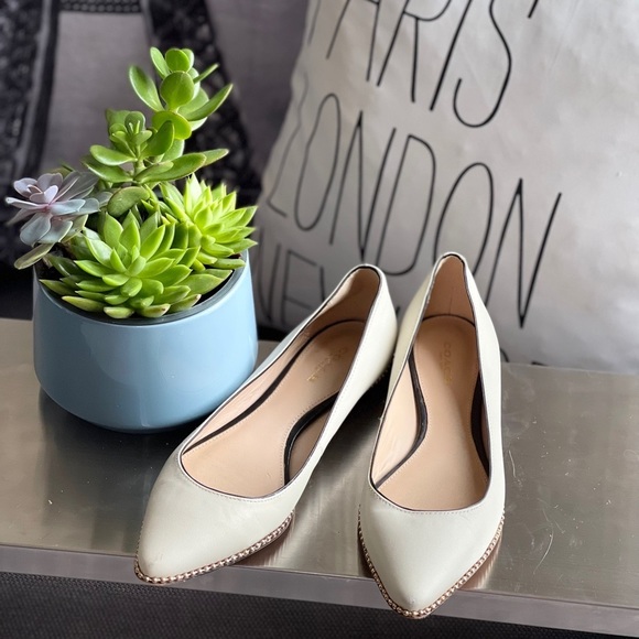 Coach Shoes - COACH White Genuine Leather Reeves Flat Gold Chain